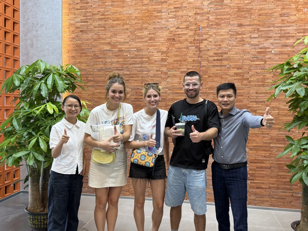 Overseas clients visiting the factory