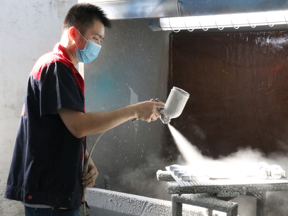 Spray painting booth