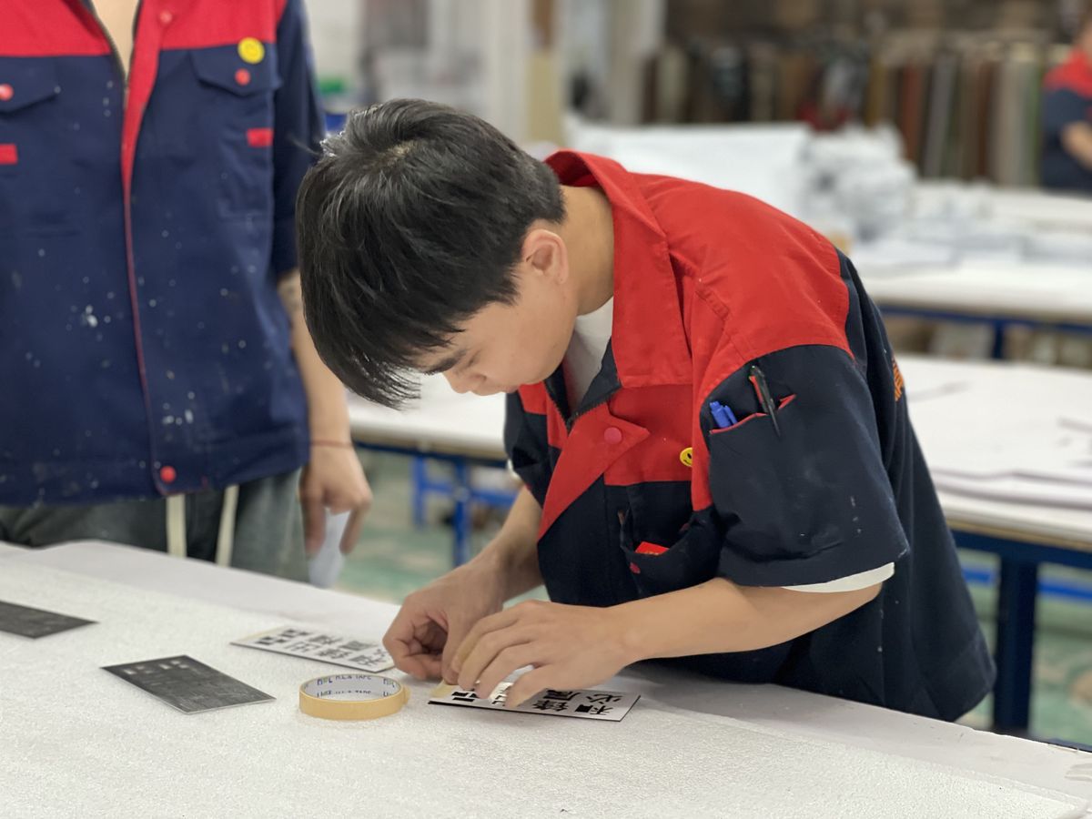Measuring at workbench
