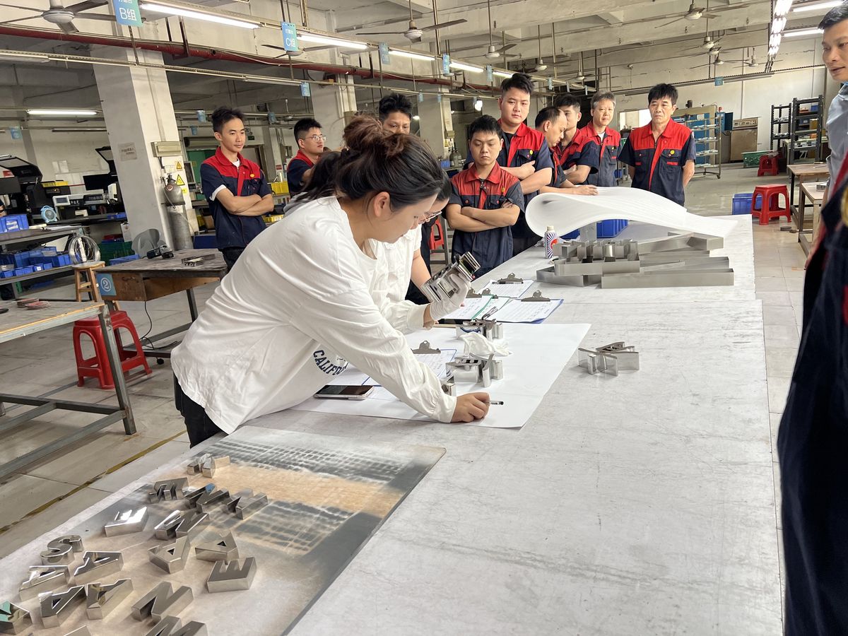 Wide inspection of steel letters