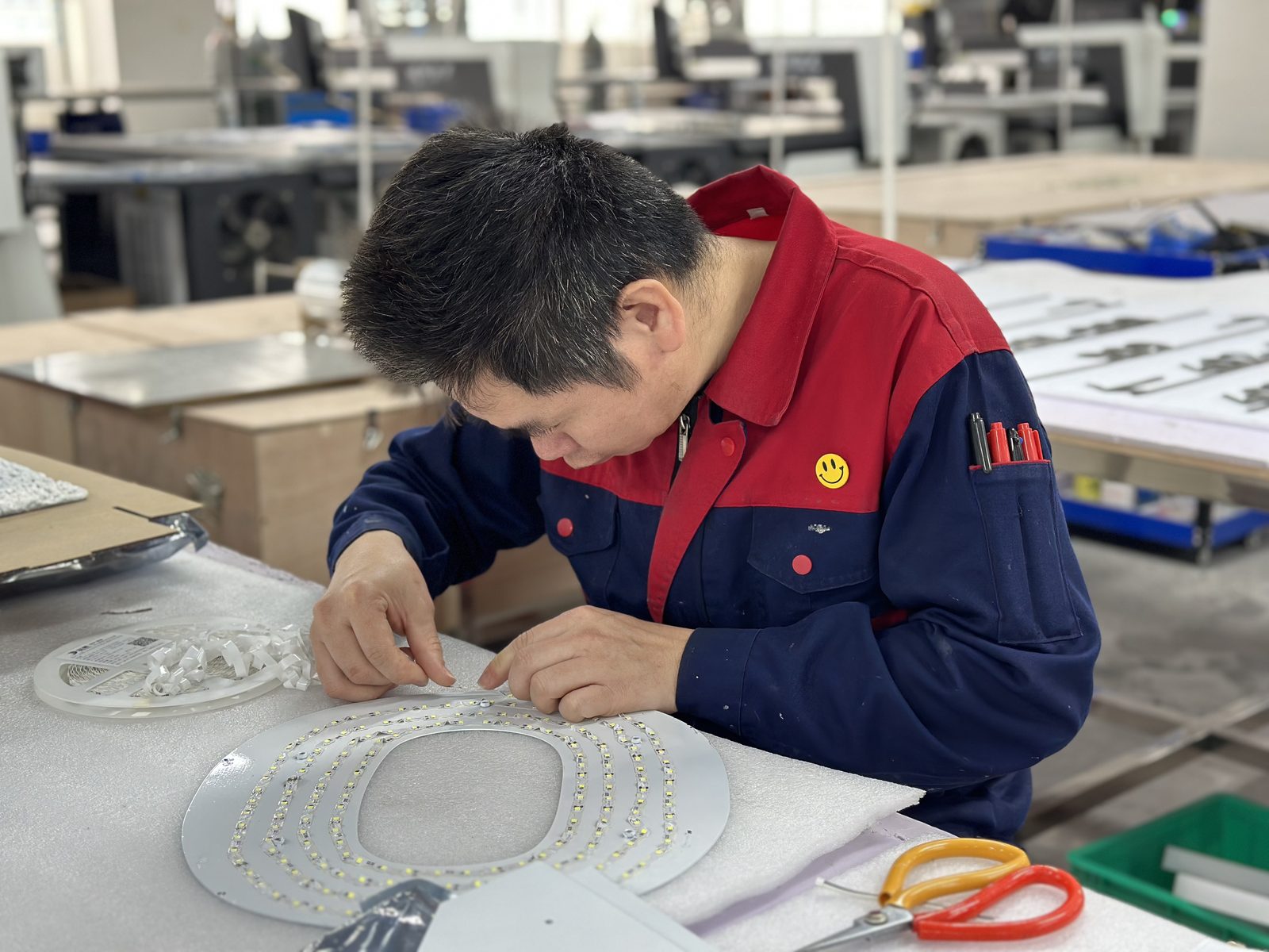 LED modules arranged in rings on a circular letter face