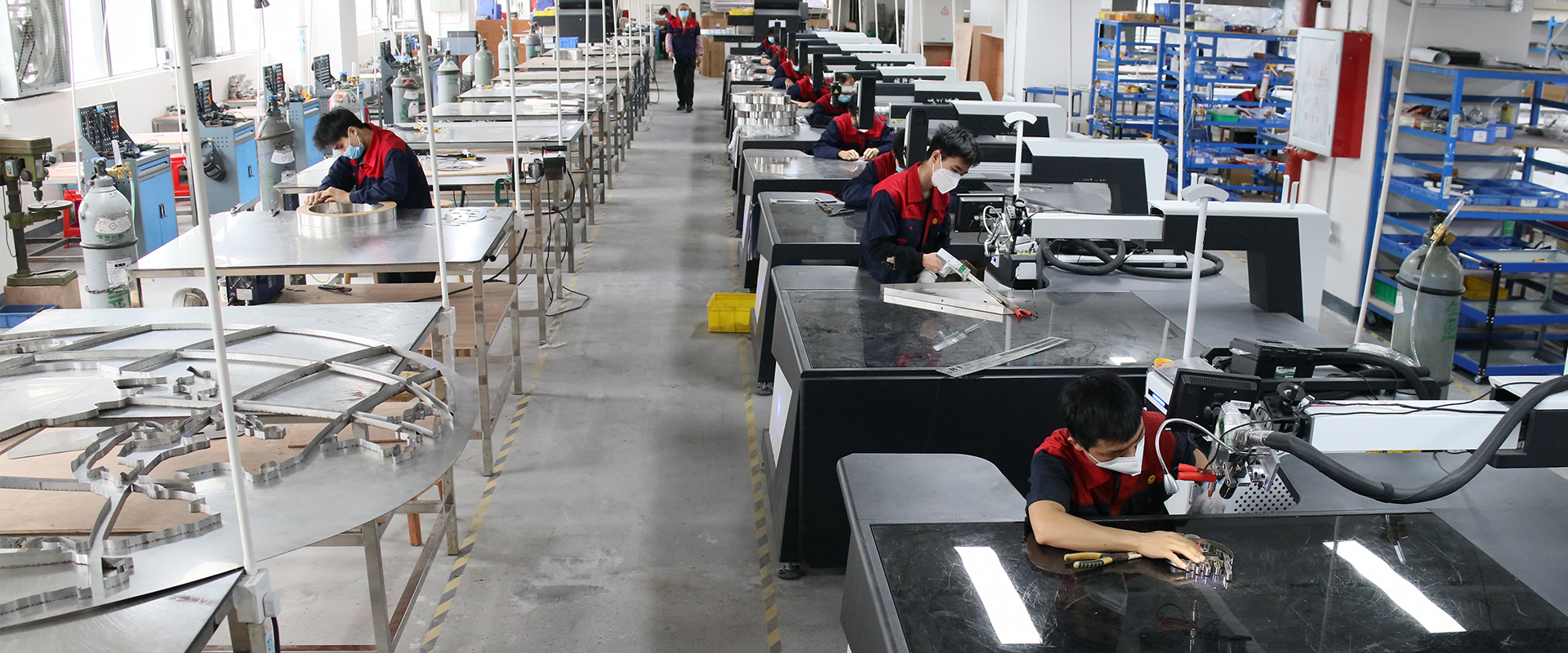HeFeng signs workshop — precision signage fabrication