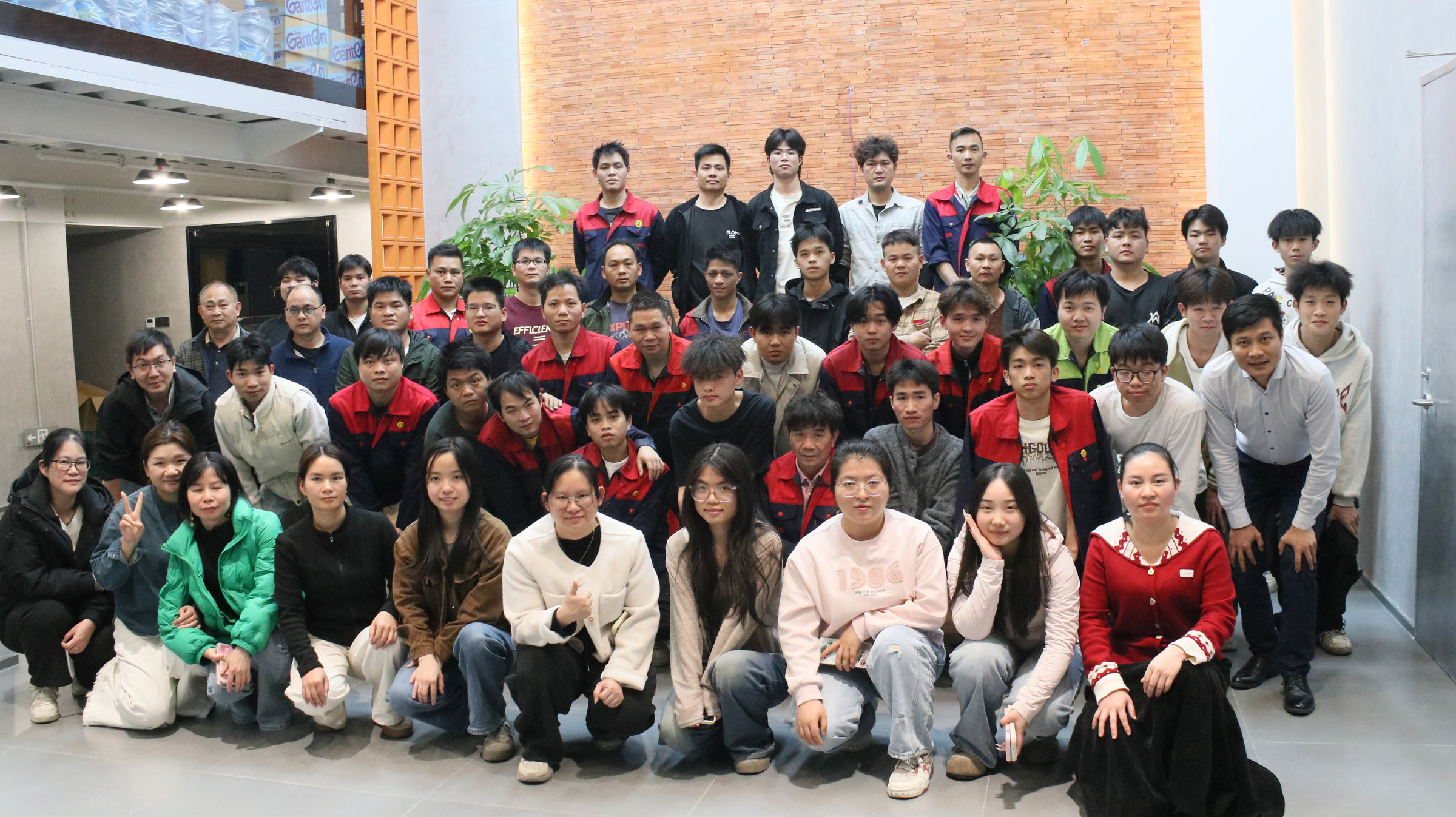 The HeFeng signs team