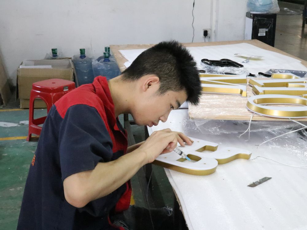Channel letter assembly